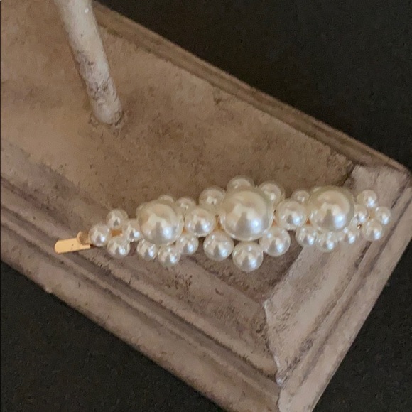 Really Beautiful Pearl Hair Clips - Picture 3 of 4